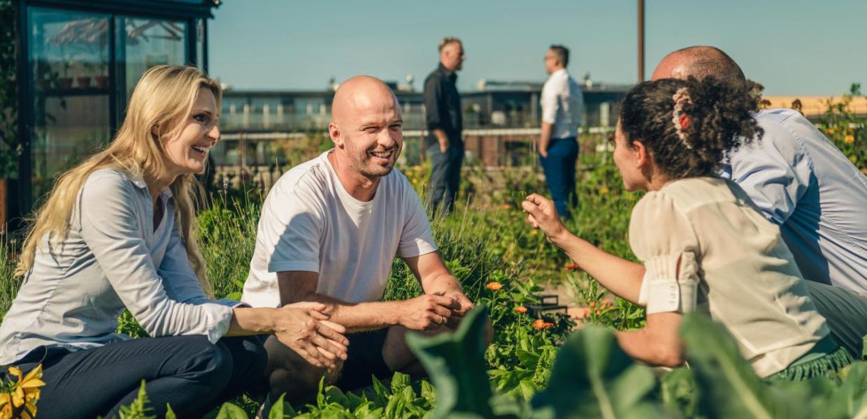 Group of people looking at herbs at Gro Spiseri /Østergro i Copenhagen